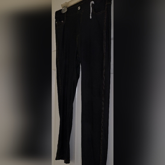 Yelete Women's Medium Cotton-Blend 5-Pocket Skinny Jegging Black - Picture 4 of 9